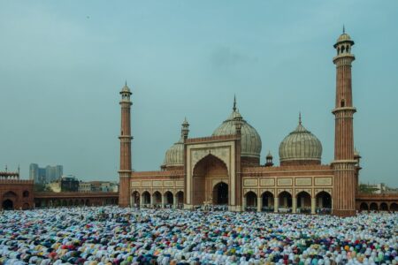 Исламский Календарь: Священные Месяцы и Праздники